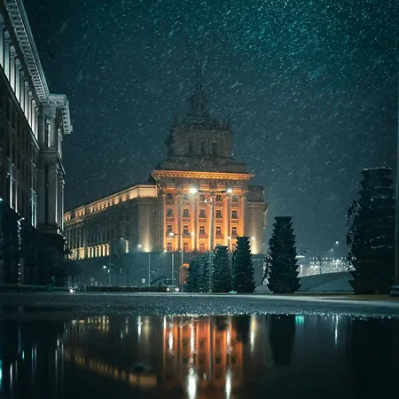 Апартамент Angels Loft Opposite The Mall *